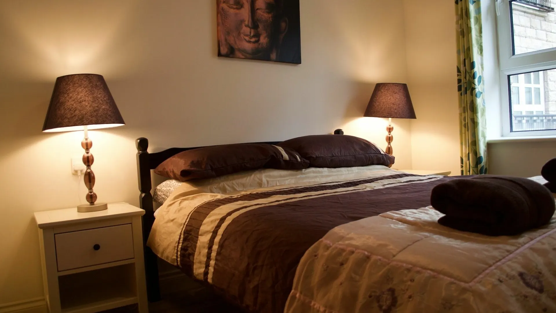 1 Bedroom Apartment With Private Patio Sleeps 3 Εδιμβούργο